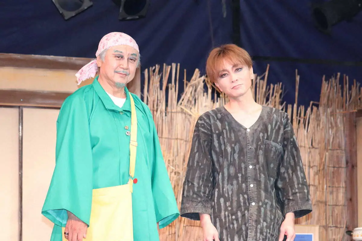 【画像・写真】安田章大「僕が作った席かもと思って座って」　設営に携わった“紫テント”で主演舞台が今日からスタート