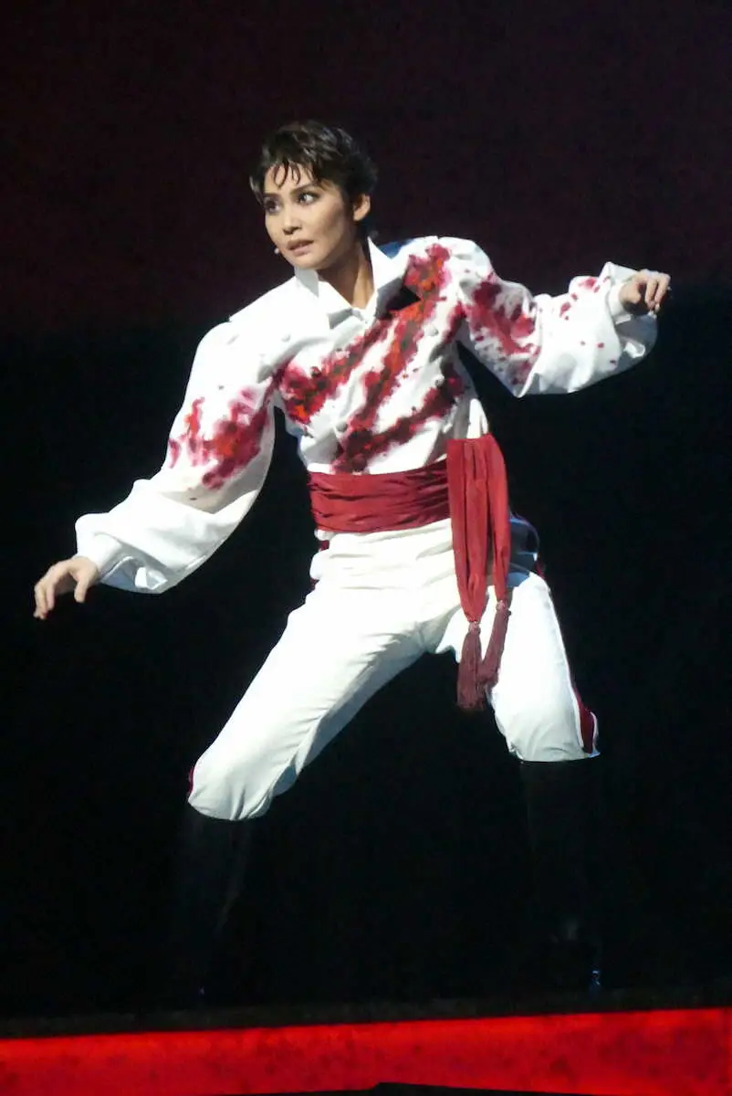 【画像・写真】二つの顔を持つ男・新トップ桜木みなと　宝塚宙組「ZORRO　THE　MUSICAL」開幕
