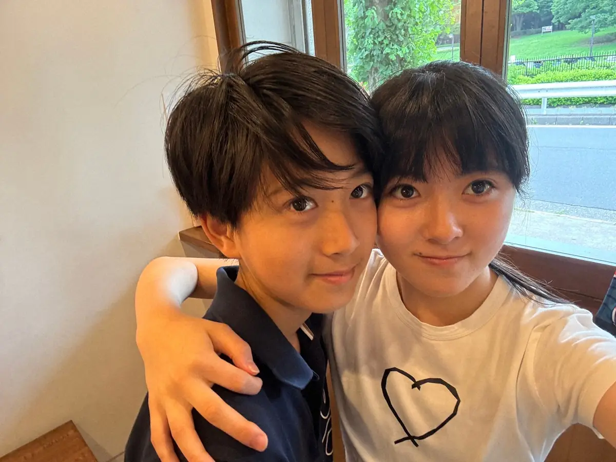 【画像・写真】團十郎　すっかり大人！麗禾＆新之助の仲良し最新S披露　ファン歓喜「美形姉弟」「二人とも目がお母さん」