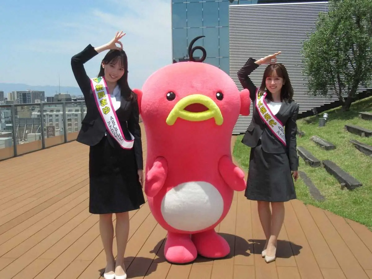 【画像・写真】ABC新人アナ、初鳴きに気合　久保光代アナ「先祖が海賊の末裔」 新貝まゆアナ、ピアノで「全国一に」