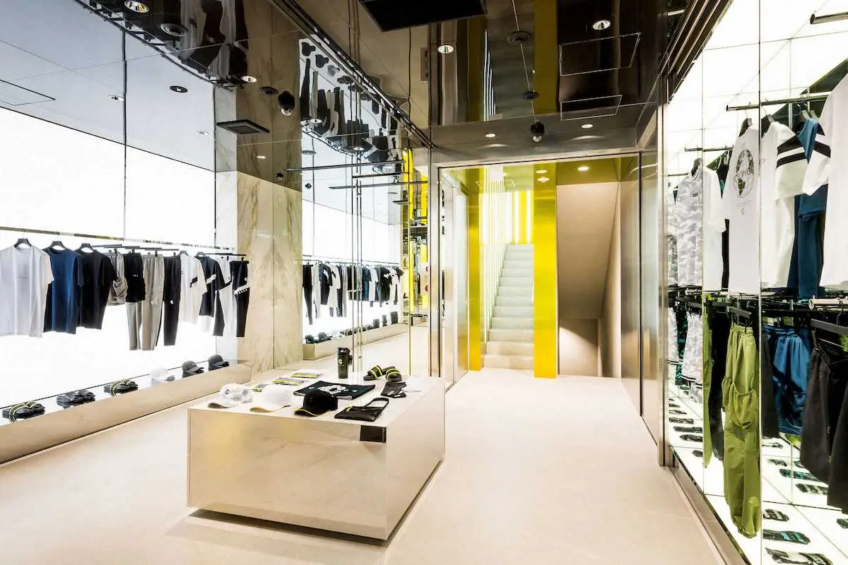 【画像・写真】「CRONOS」が表参道にオープン　スタイリッシュかつ独創的なアクティブウェアブランド