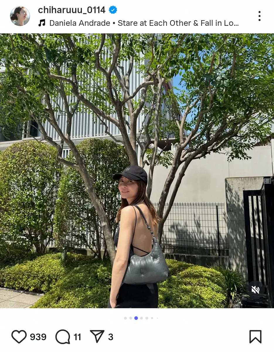 【画像・写真】44歳・新山千春　大胆背中見せコーデにフォロワーくぎ付け「背中がパックリ」「かわいい」の声