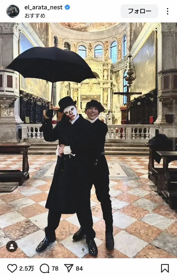 【画像・写真】井浦新　「歳上男性に懐くの珍しい」映画共演の人気俳優からバックハグにファン歓喜「微笑ましい」