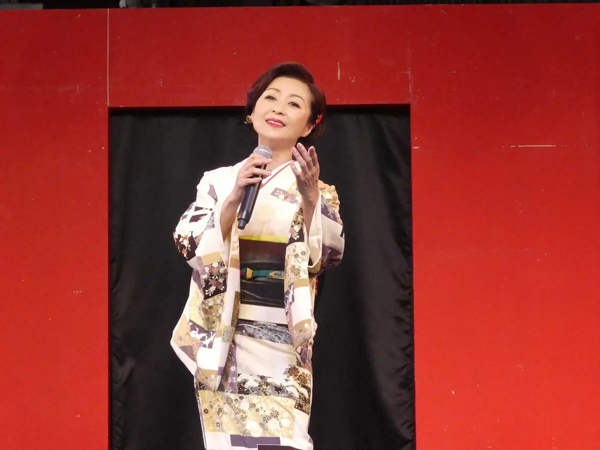 【画像・写真】長山洋子　新曲「昭和の女」発売イベントを日本初の遊園地「浅草花やしき」で敢行