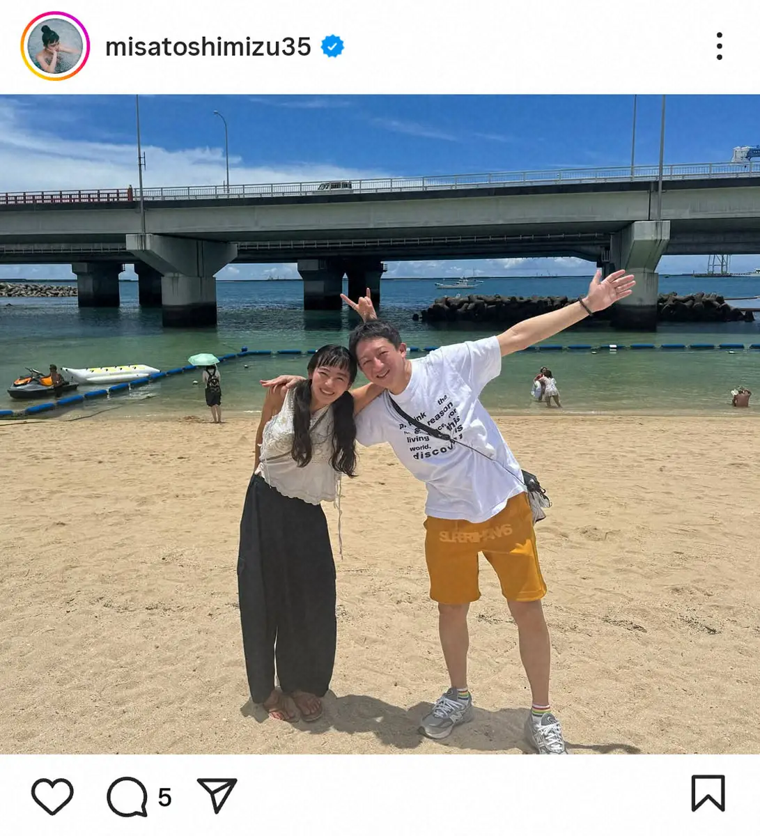 【画像・写真】清水みさと　夫・サバンナ高橋茂雄と肩組み2ショ、沖縄で「サウナ三昧」フォロワー「お似合い」「最高」