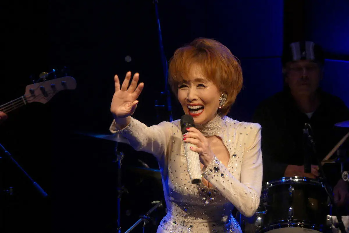【画像・写真】小柳ルミ子　73歳誕生日ライブ　37年前の大胆衣装でファン魅了　新曲制作も発表