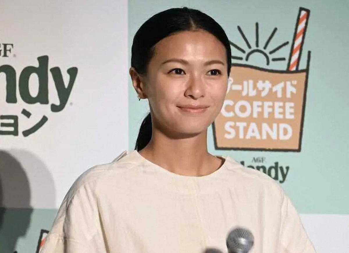 【画像・写真】榮倉奈々　夫・賀来賢人のキスマークつきの近影披露し36歳誕生日を祝福　「世界で一番私にやさしいひと」