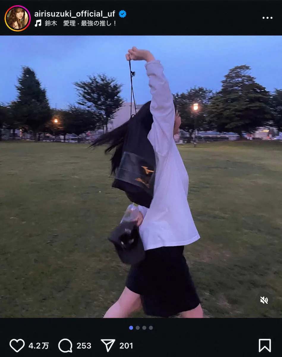 【画像・写真】鈴木愛理「#しかし動きが気持ち悪い」　始球式に向けた練習風景公開！「動き愛おしすぎる！」の声