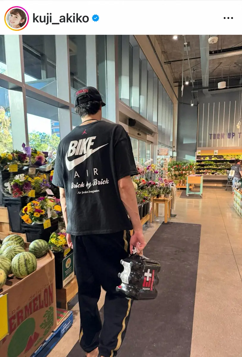 【画像・写真】久慈暁子　「一緒に食材の買い出し」米滞在先でのマーケットの姿を公開　買い物する夫・渡辺雄太の姿も