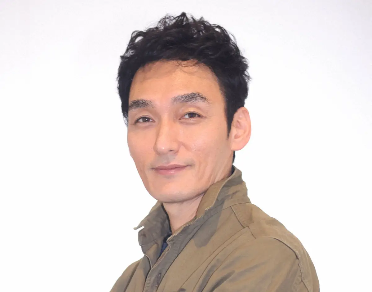 【画像・写真】草彅剛　大杉漣さんの形見で弾き語り「“剛君。まだまだだよ”とレンレンに言われた気持ちです」