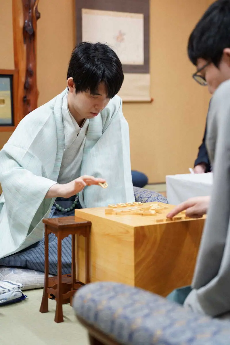 【画像・写真】藤井聡太王位　第1局最長考79分で右銀をぶつける　永瀬九段は残り時間で1時間以上の利
