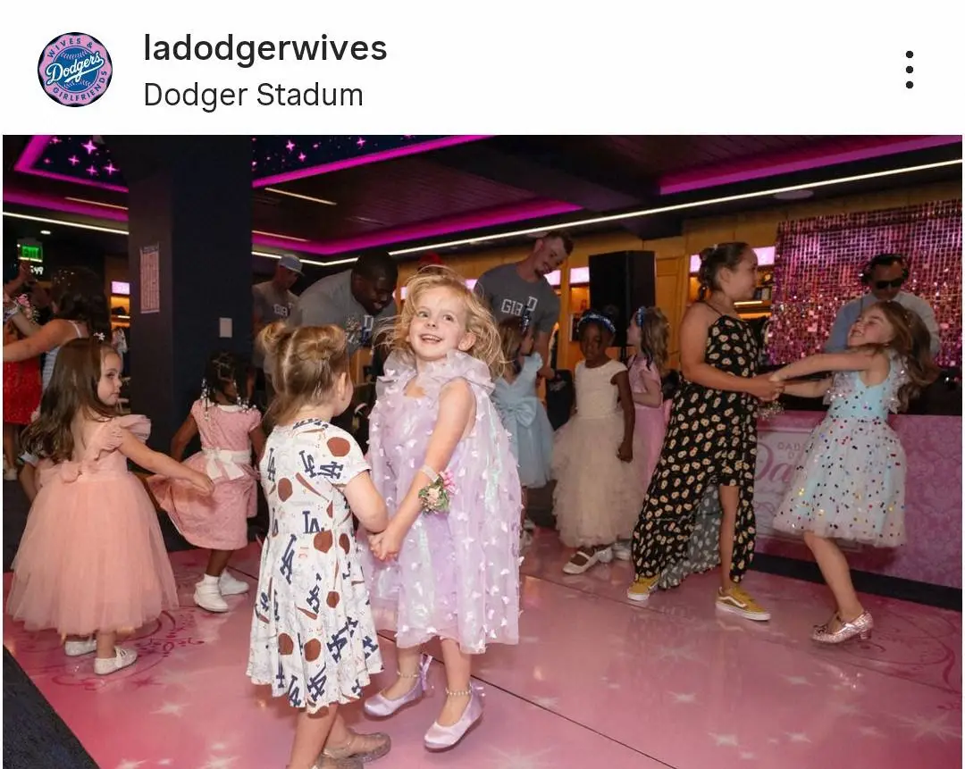 【画像・写真】ドジャース　ロッカーで恒例「パパ娘ダンス」大会開催　集合写真に大谷翔平親子の姿はなし　4月に長女誕生