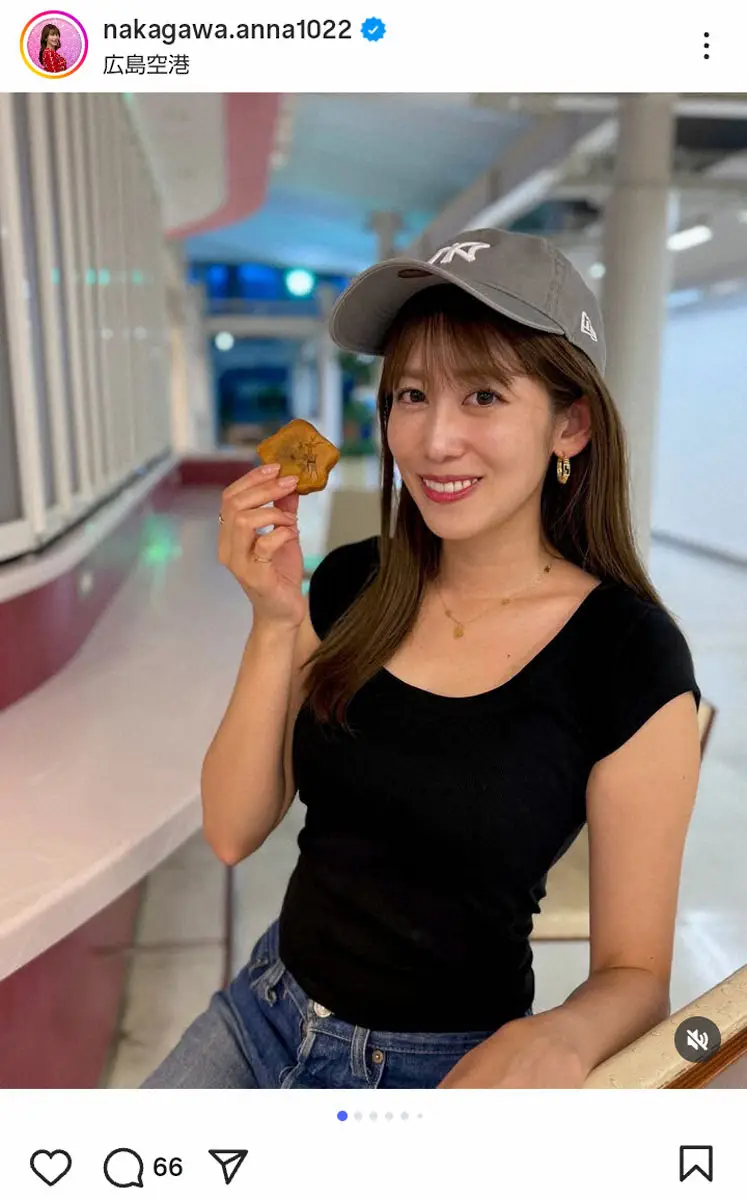 【画像・写真】中川安奈アナ　タイトな黒Tコーデで推しおみやげをパクリ！フォロワー絶賛「スタイル良い」「セクシー」