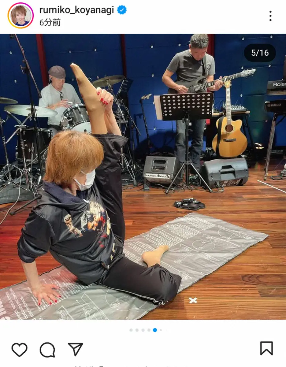 【画像・写真】73歳・小柳ルミ子　ライブ前のストレッチ披露「バレリーナの肉体を目指して」「何歳迄やれるか挑戦だ」