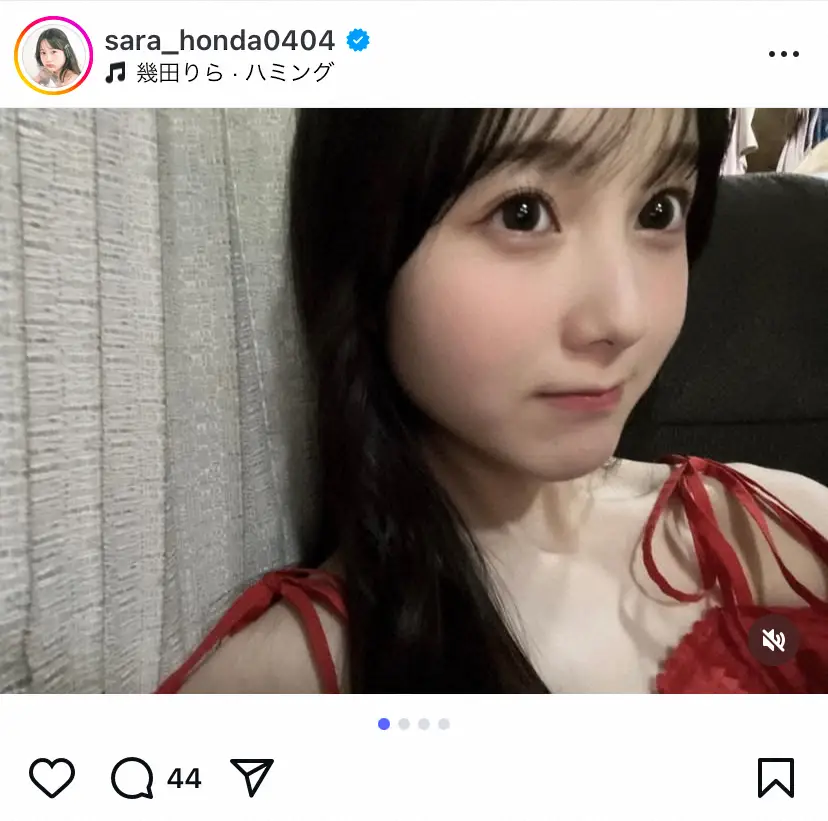 【画像・写真】本田紗来　真っ赤なオフショル着こなし「流行り遅れっ」　上目遣い自撮りに反響「爆かわ」「色白」