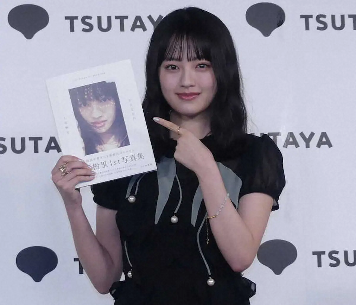 【画像・写真】上坂樹里　初写真集「日日是好日」20歳誕生日の14日に発売「宝物のような一冊」