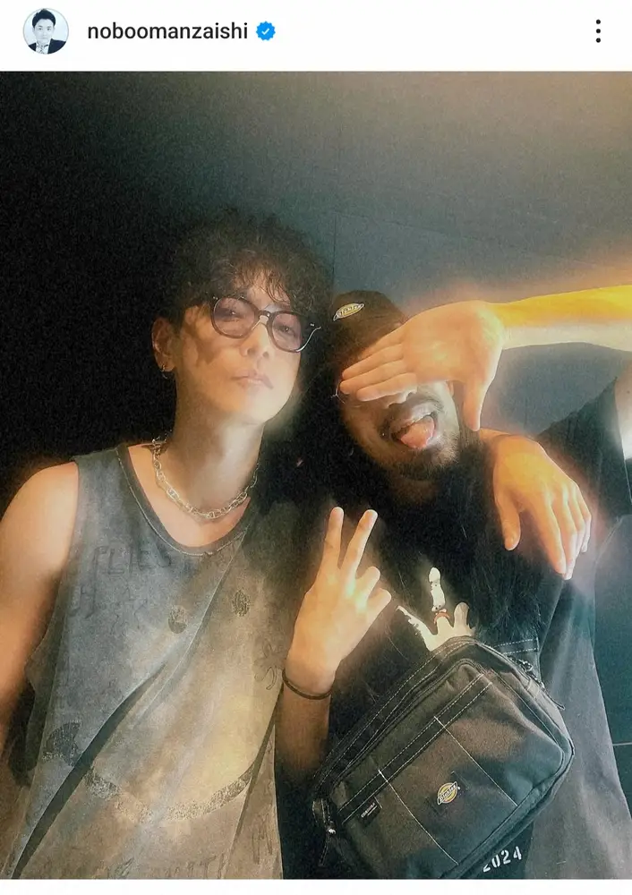 【画像・写真】千鳥ノブ　仲良し俳優・佐藤健のオフショに映り込んだまさかの人物にファン騒然「意外すぎ」「脳がバグる」