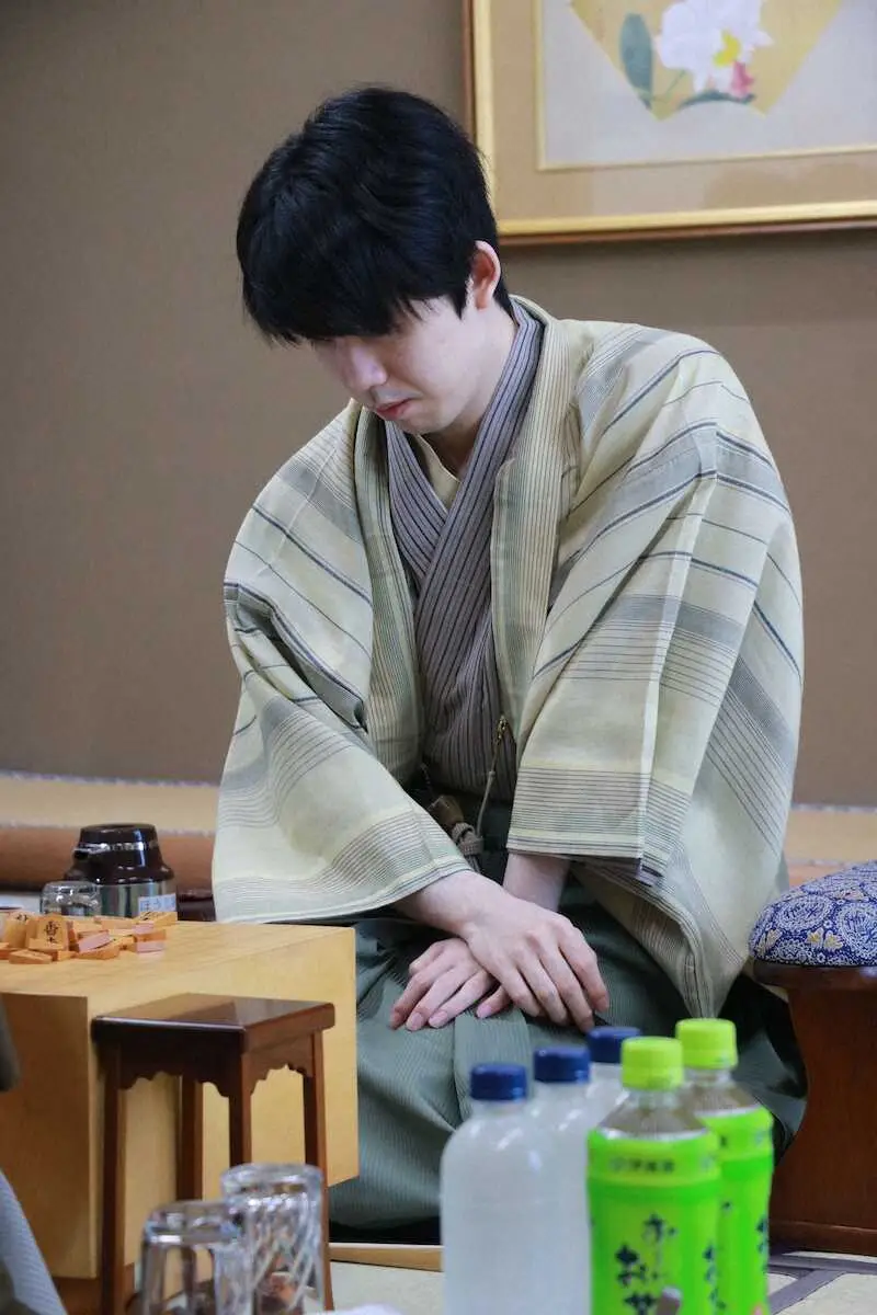 【画像・写真】藤井王位　4局連続の角換わり　4度目は？　永瀬九段との第2局始まる