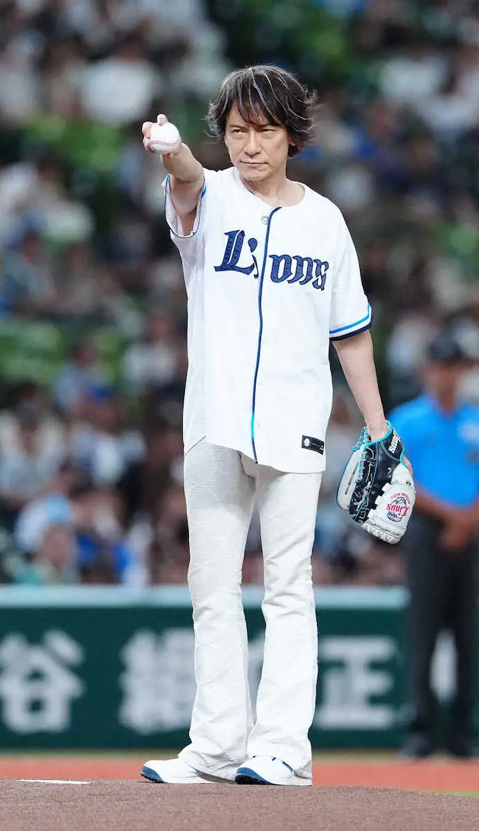 【画像・写真】63歳ダイアモンド☆ユカイ、初の始球式で見事なノーバン投球！　側転も披露し球場大歓声