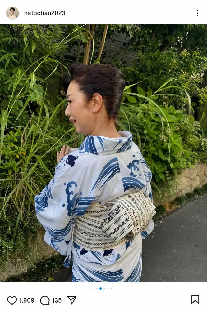【画像・写真】名取裕子「日本の夏」67歳大女優の浴衣姿にファン釘付け「涼を感じます」「絵画のよう」「立ち方素敵」