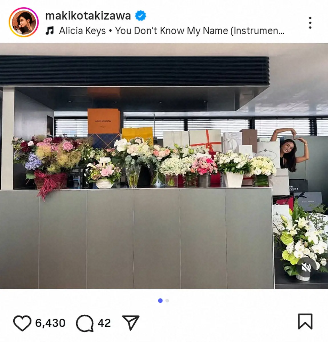 【画像・写真】滝沢眞規子　「ゴージャス」な47歳誕生日プレゼント「胸いっぱいです」開封動画リクエストの声