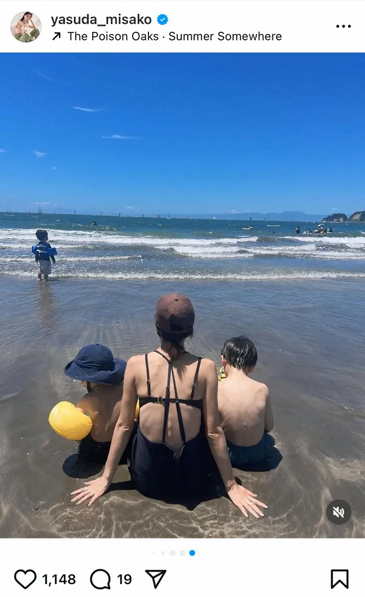 【画像・写真】2児のママ・安田美沙子　ヘルシー水着で家族と海満喫　ファン絶賛「眩しい～」「お茶目で素敵」