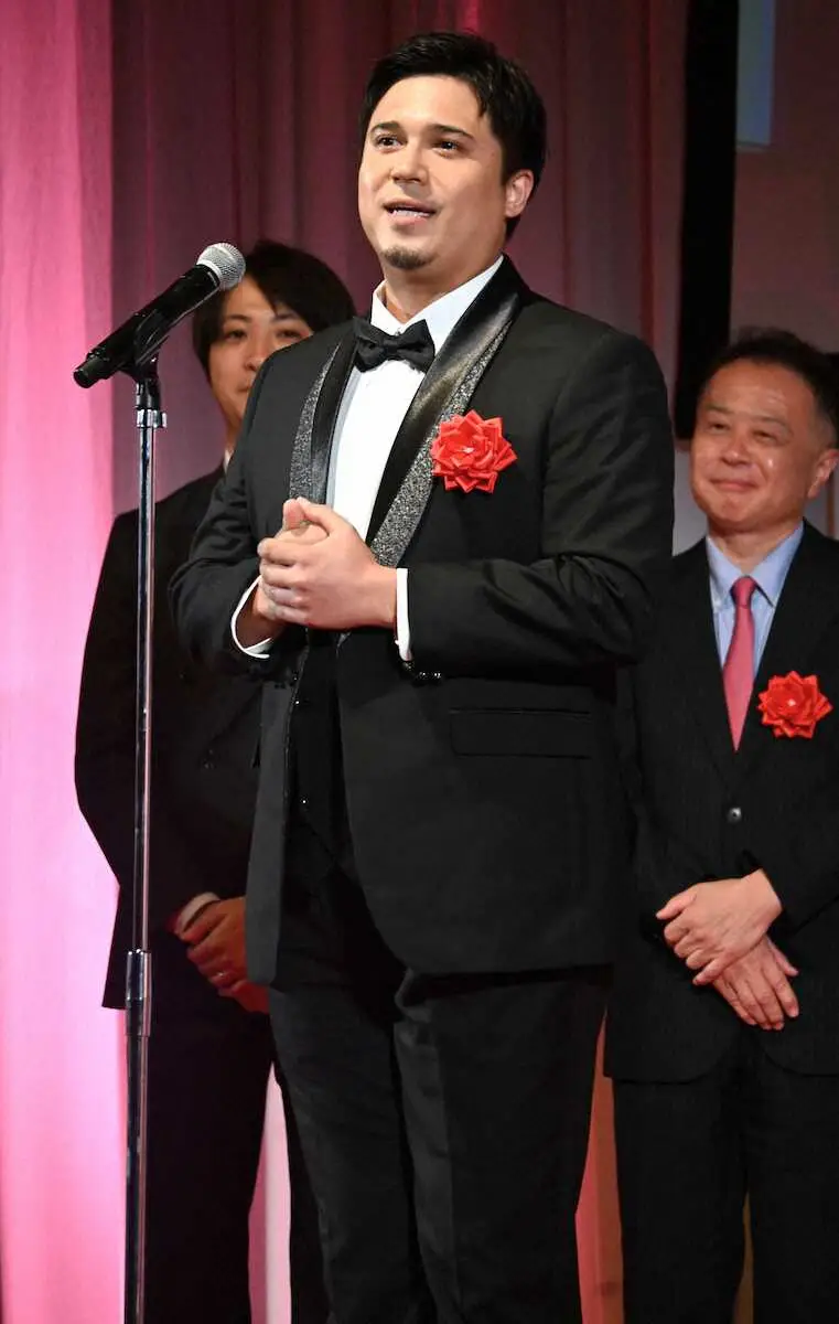 【画像・写真】新川優愛「めっ…あ、めっちゃじゃないか」受賞式で自身の言葉遣い正し照れ笑い　会場和やかムードに