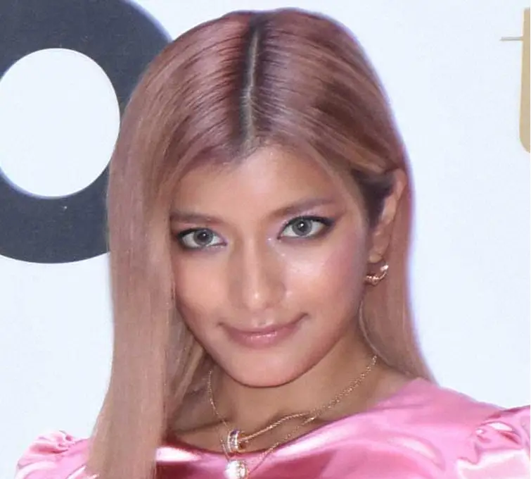 【画像・写真】ローラ　「レンタカーで高速道路運転」も、まさかのミス！　今年1月に運転免許取得を報告