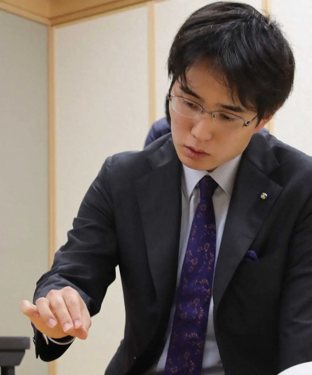 【画像・写真】竜王戦　佐々木勇気八段が石田直裕六段に先勝　2期連続出場にあと1勝