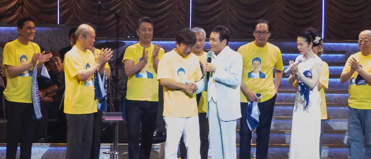 【画像・写真】五木ひろし、涙の復帰唱　明治座座長公演で9曲披露　14日ぶりステージ「戻ってこられて夢のよう」　