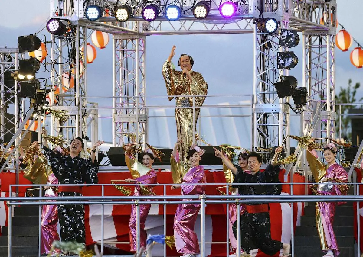 【画像・写真】松平健　万博で「マツケンサンバII」歌って踊って盛り上げた