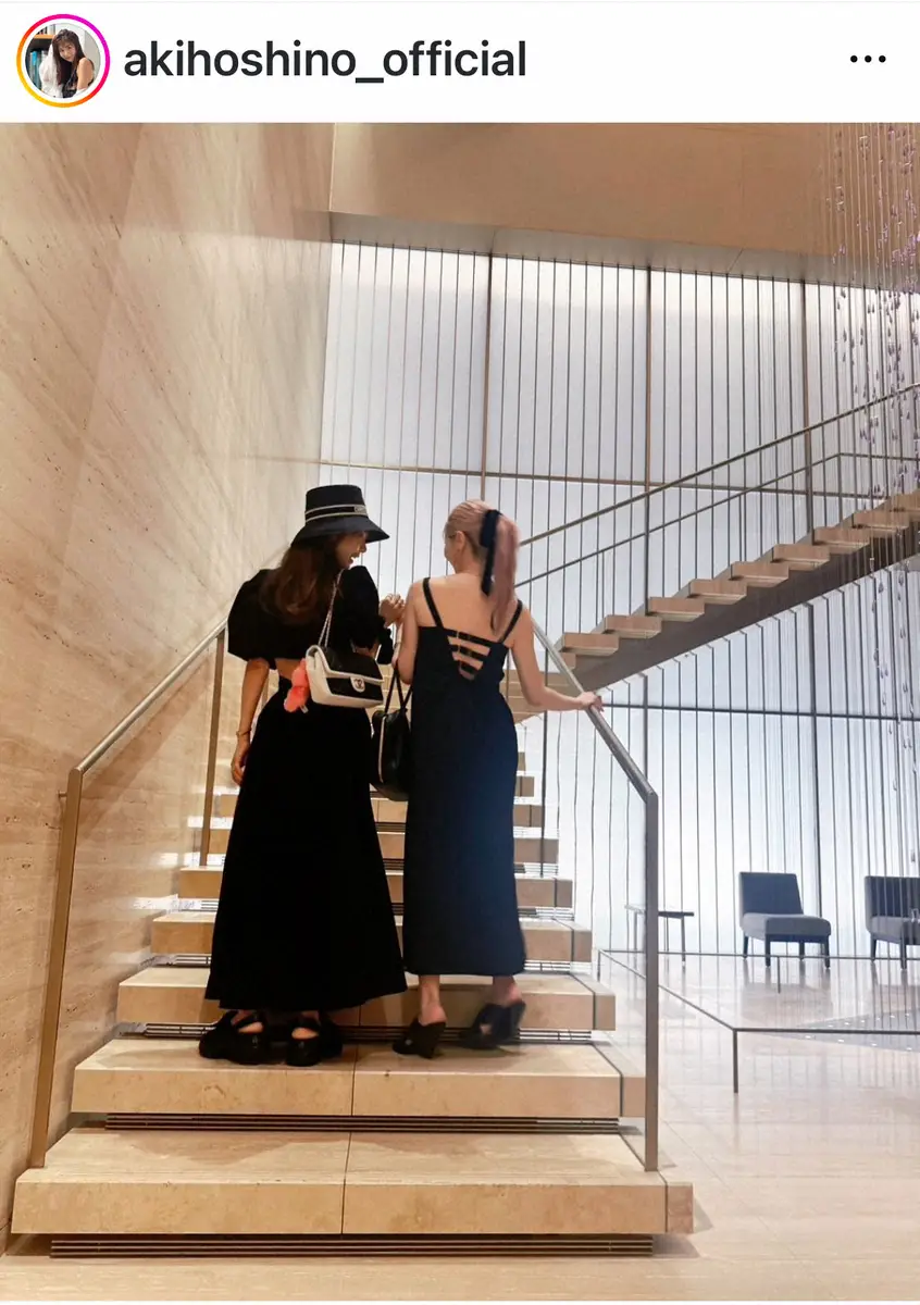 【画像・写真】48歳・ほしのあき　大胆腰空きワンピ姿で仲良しタレントとの“デート”報告「美しい」「ステキ」