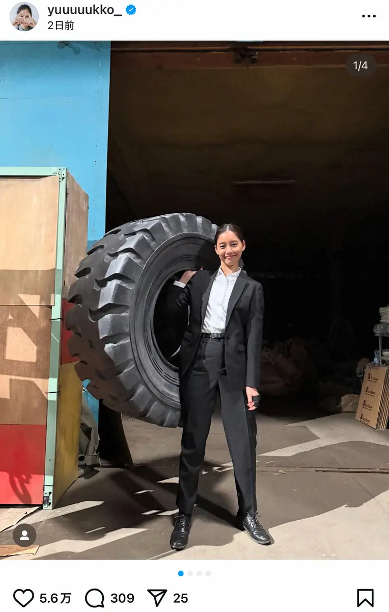 【画像・写真】新木優子　“超怪力”ショットにファン驚き「凄すぎる」「パワー」　スーツ姿で巨大なタイヤ担ぎ上げ…