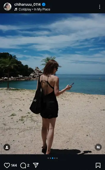 【画像・写真】新山千春44歳　黒コーデの水着＆パンツ姿公開に「ロケーションも貴女も素敵」「美女」「綺麗ですね～」