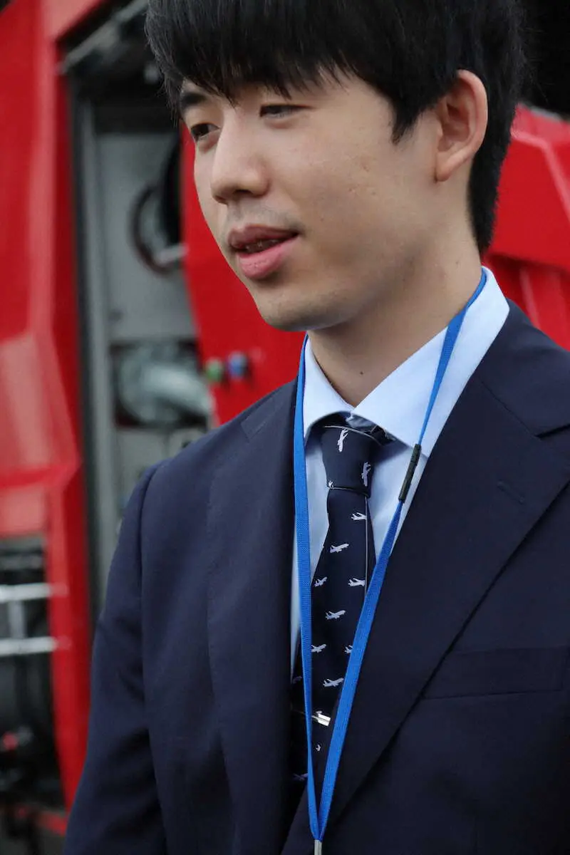 【画像・写真】29、30日王位戦第3局はエアポート決戦！藤井聡太王位、永瀬拓矢九段　新千歳空港内の除雪センター見学