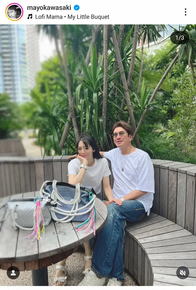 【画像・写真】川崎麻世　21歳年下妻と「ランチデート」偶然おそろコーデ披露に「お似合い」「絵になる」の声