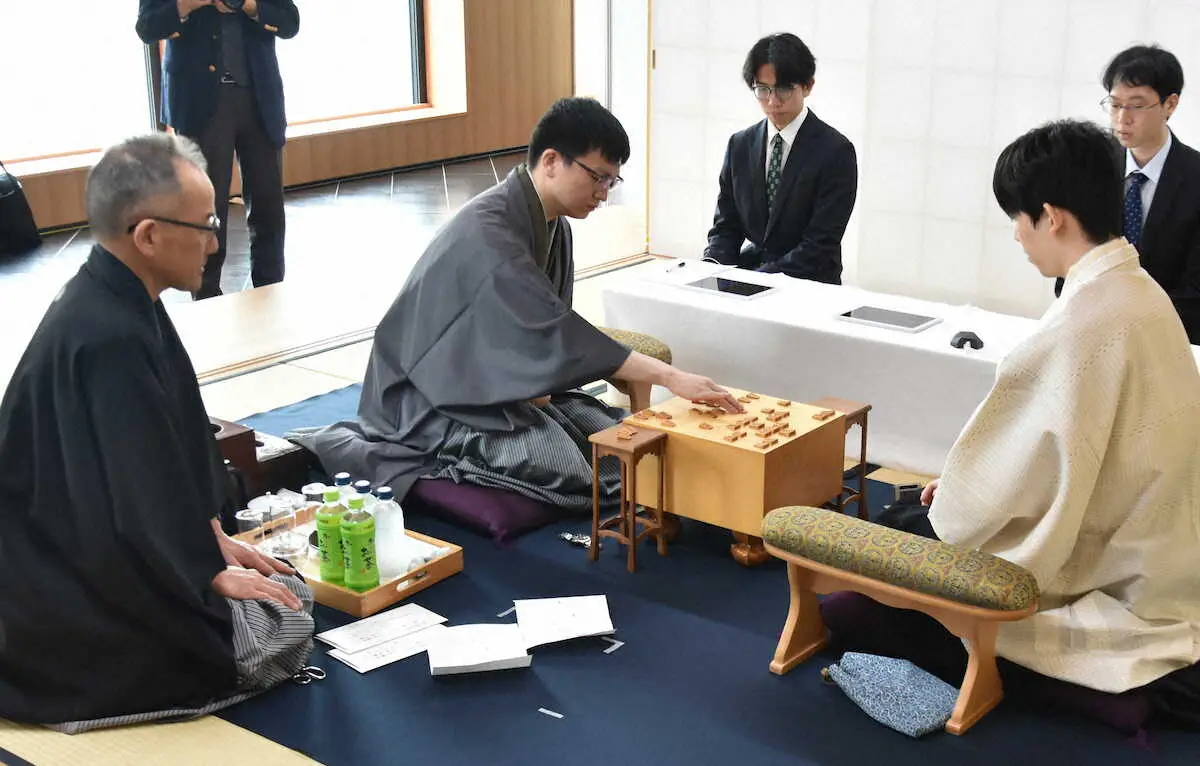 【画像・写真】王位戦第3局第2日が始まる　先手番・永瀬が封じた47手目は自然な一手に