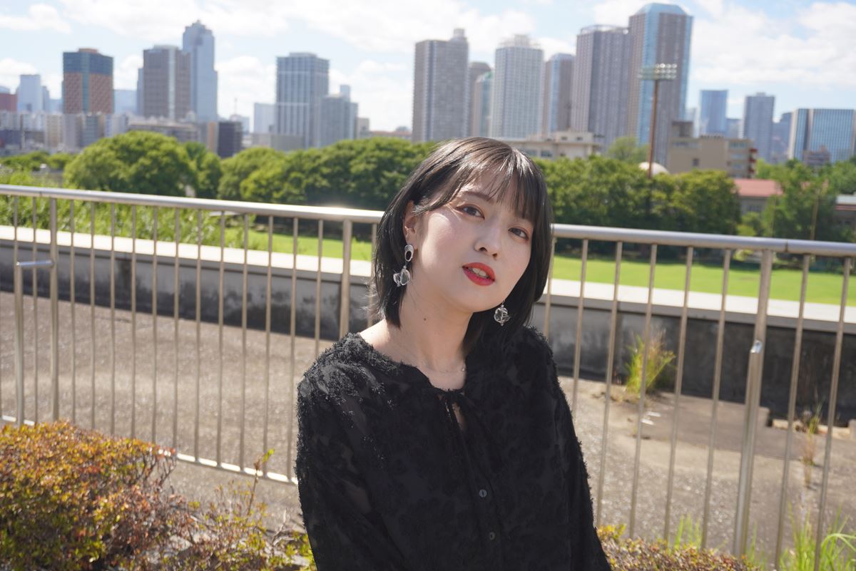 【画像・写真2枚目】「パッと開く火華 散る夜に」――ラストランプ・ayaki、新曲「白夏（すさなつ）」に宿る儚さとライブでの真価（撮影・yu-mi）