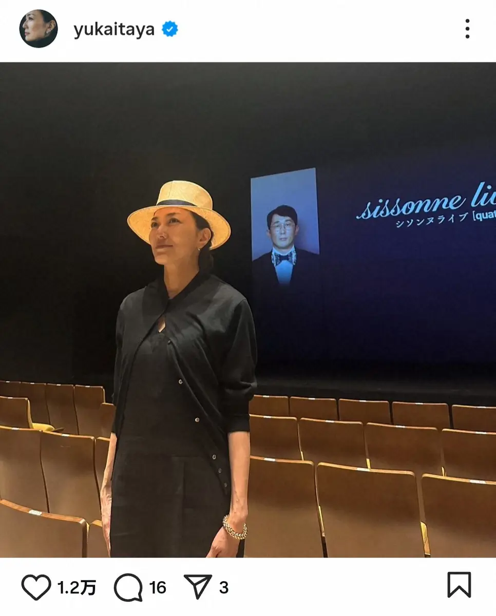 【画像・写真】板谷由夏　仲良し人気芸人のライブ観劇し“2S”披露　「デカ声で笑ってたら…」思わぬ出来事にファン爆笑