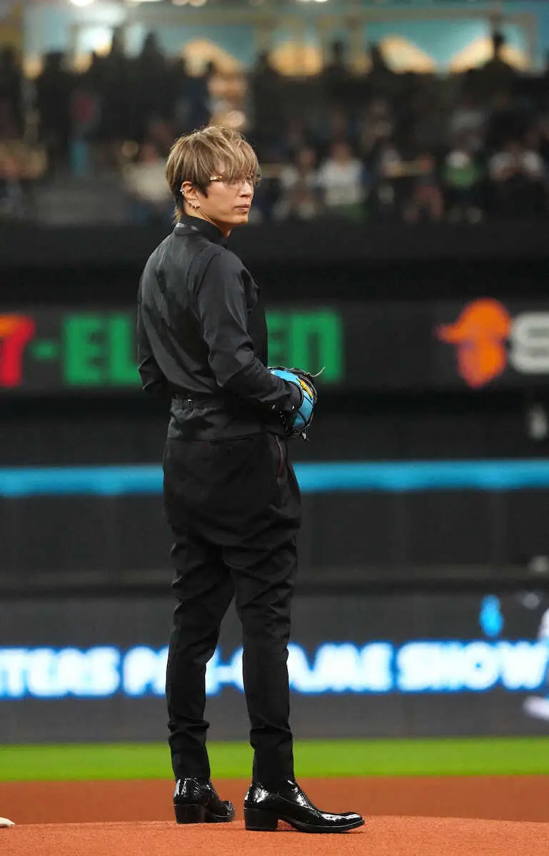 【画像・写真】GACKT　始球式に鬼龍院翔が“乱入”　大役強奪されまさかの打者役「1年練習してきたんだよ」球場騒然