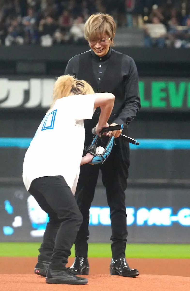 【画像・写真】GACKT　始球式投げられず「不完全燃焼」“強奪”鬼龍院を説教！「格付け」に続き「ここでも…」