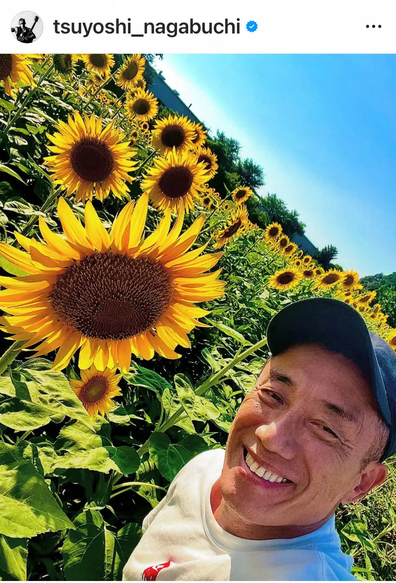 【画像・写真】長渕剛「気高く垂直に」　ひまわり畑の笑顔のショットが反響「兄貴、最高です」「素敵な笑顔」