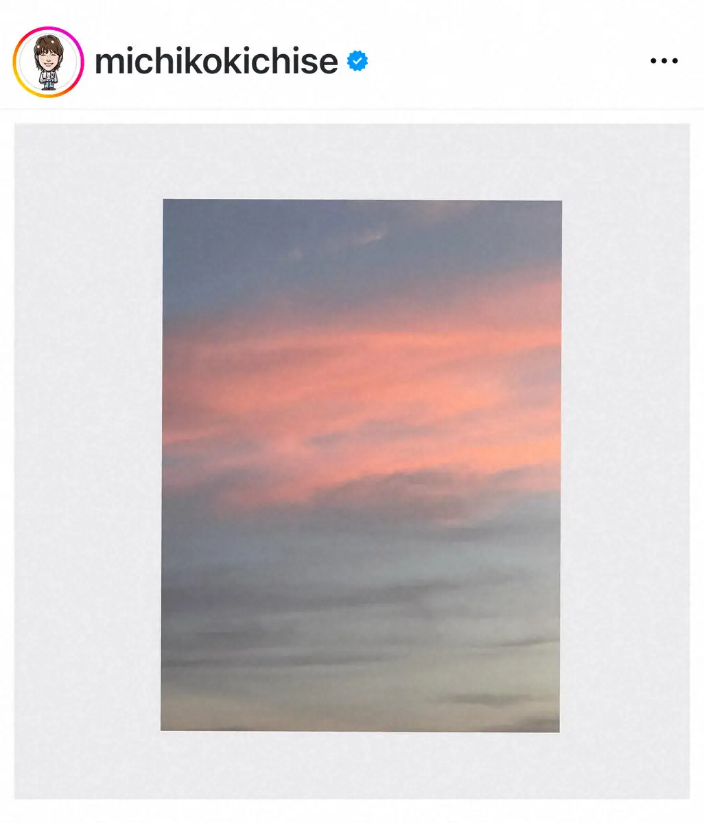 【画像・写真】吉瀬美智子　「お気に入りスペース」自宅ベランダでの夕暮れ自分時間ショット　「何時もお洒落で素敵」