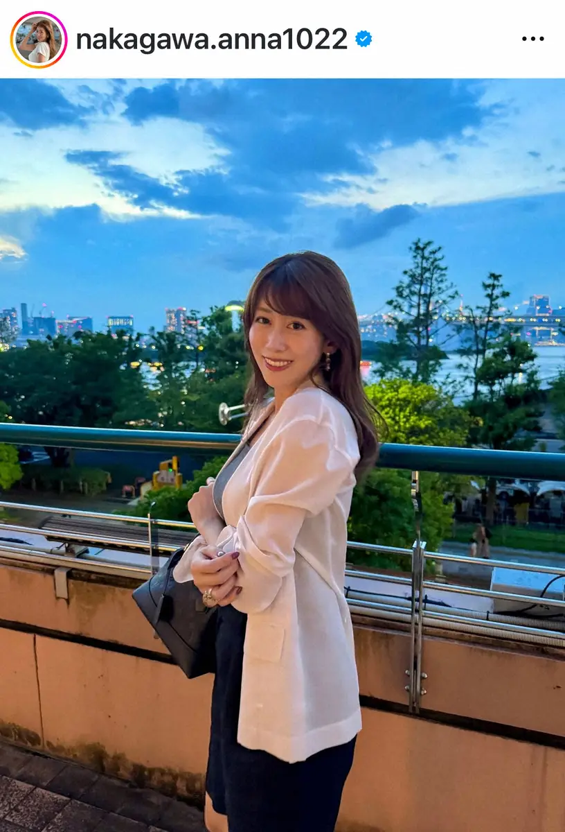 【画像・写真】中川安奈　「いつもよりカッチリめな装い」でのお出かけS　メガネ姿も披露「女神様」「お似合い」