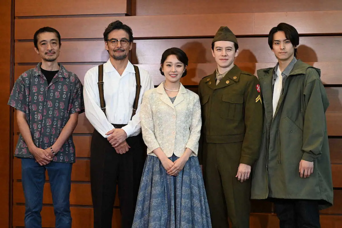 【画像・写真】舞台「WAR　BRIDE　―アメリカと日本の架け橋　桂子・ハーン―」に出演する（左から）日澤雄介氏、山口馬木也、奈緒、ウエンツ瑛士、高野洸