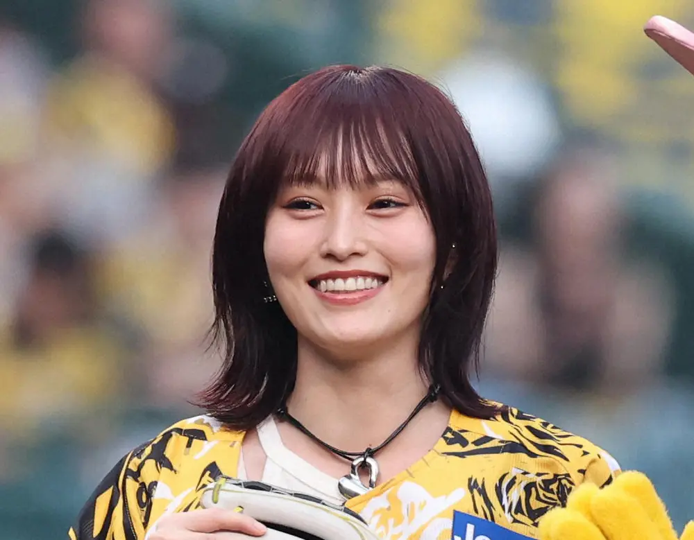 【画像・写真】山本彩「渋谷で声掛けられてファンの人かと思ったら…チックショー」コウメ太夫風に“渋谷事件”を告白