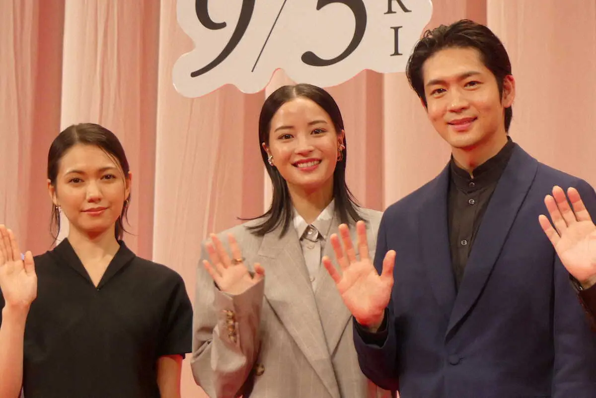 【画像・写真】広瀬すず＆二階堂ふみ　褒め合い合戦　広瀬「力強くて潔い目」　二階堂「凄く頼れる存在」