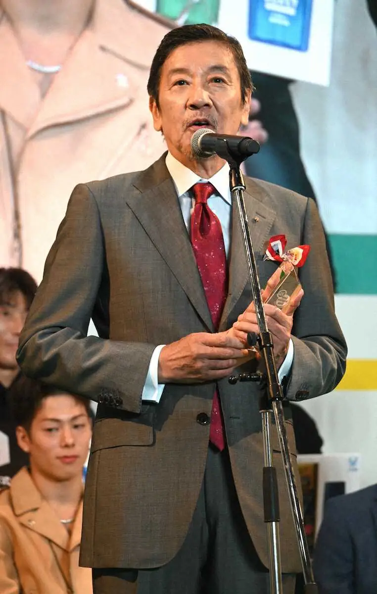 【画像・写真】75歳・奥田瑛二「101歳まで生きる」宣言　2人の孫から健康指導「じいじ、お酒控えてたばこやめて」