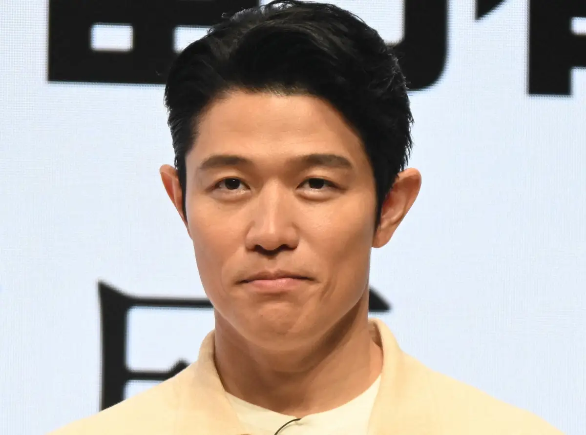 【画像・写真】「絶妙」　鈴木亮平　修正リクエストの“似顔絵”披露にファン歓喜「似てる」「そっくり」「アゴ」の声