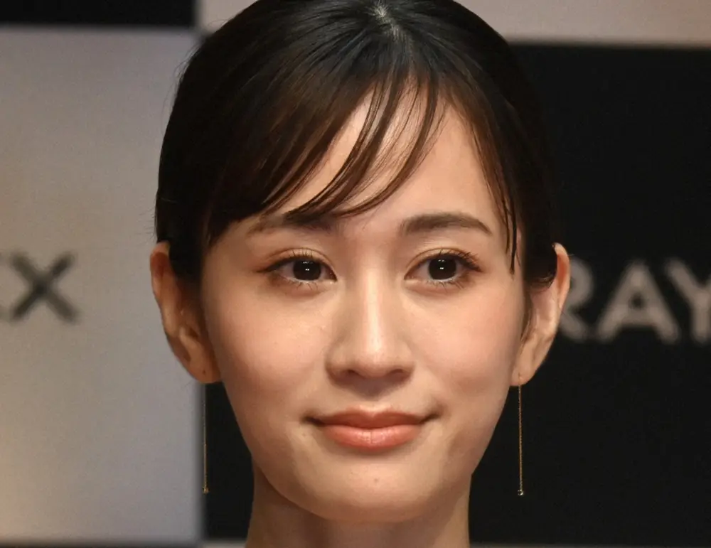 【画像・写真】前田敦子　9年ぶりAKB劇場でパフォーマンス　パンツルックで笑顔　新劇場にも「凄い凄～い」